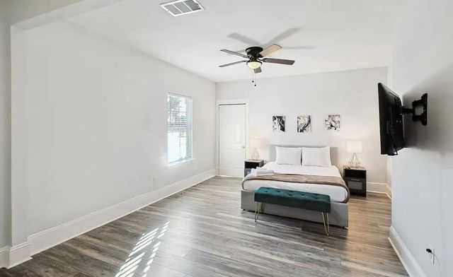 702 N Edgefield Avenue, Dallas, TX 75208