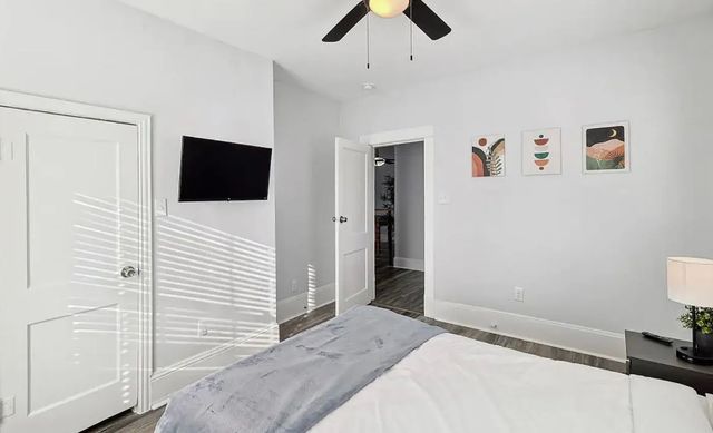 702 N Edgefield Avenue, Dallas, TX 75208