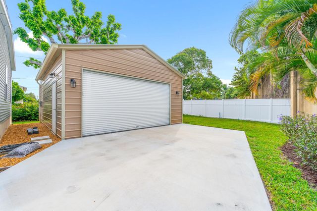 1757 12th Court N, Lake Worth Beach, FL 33460