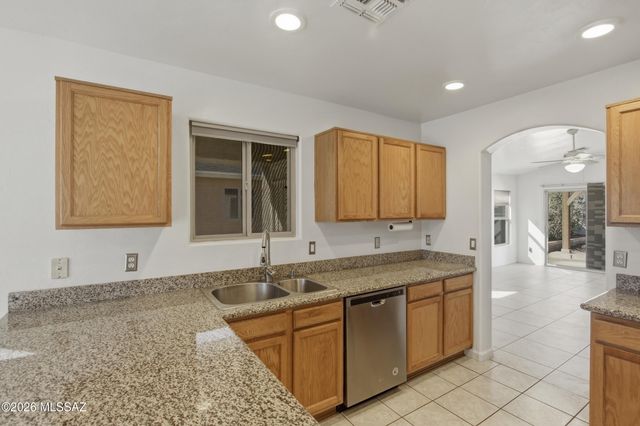 8807 E Mountain Spring Drive, Tucson, AZ 85747