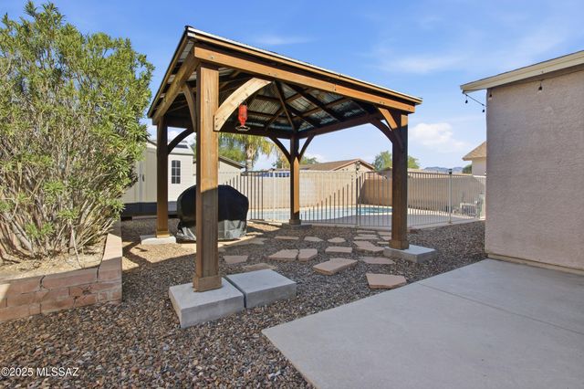 8807 E Mountain Spring Drive, Tucson, AZ 85747