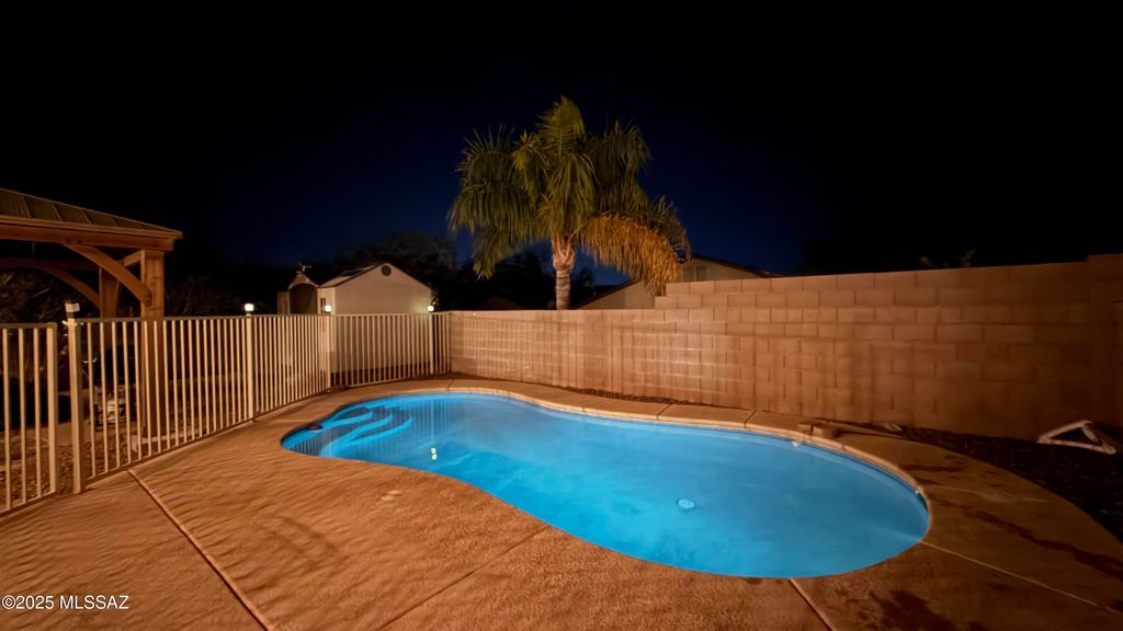 8807 E Mountain Spring Drive, Tucson, AZ 85747