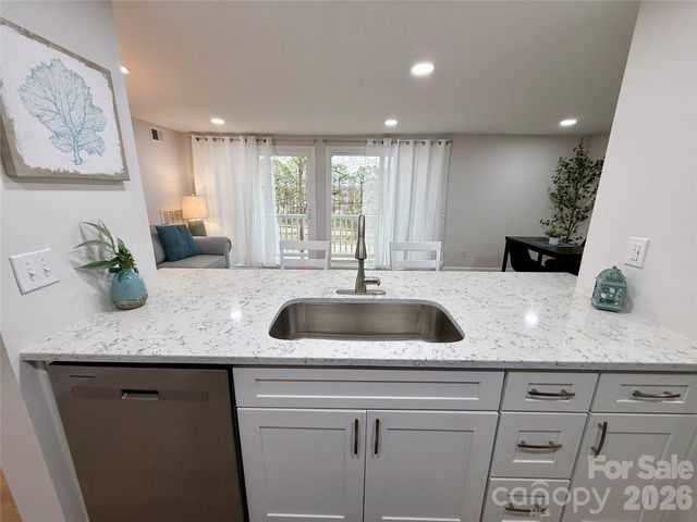 1649 Arlyn Circle K, Charlotte, NC 28213