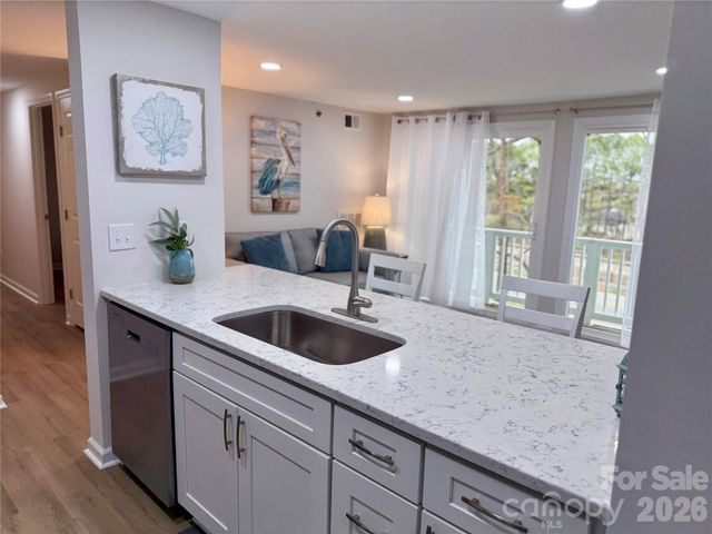 1649 Arlyn Circle K, Charlotte, NC 28213