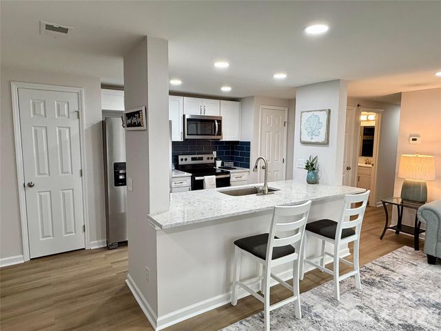 1649 Arlyn Circle K, Charlotte, NC 28213