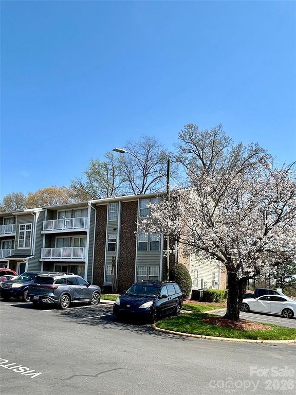 1649 Arlyn Circle K, Charlotte, NC 28213