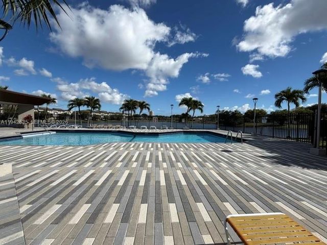 10231 Fontainebleau Blvd 201, Miami, FL 33172