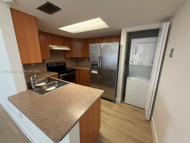 10231 Fontainebleau Blvd 201, Miami, FL 33172