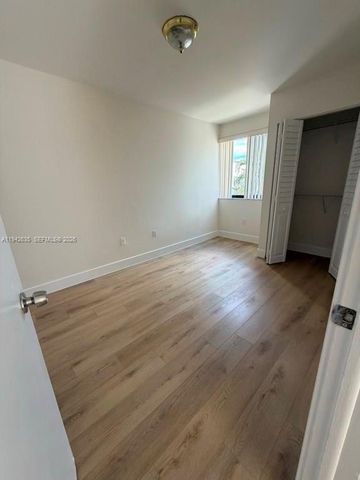 10231 Fontainebleau Blvd 201, Miami, FL 33172