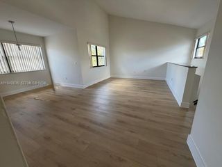 10231 Fontainebleau Blvd 201, Miami, FL 33172