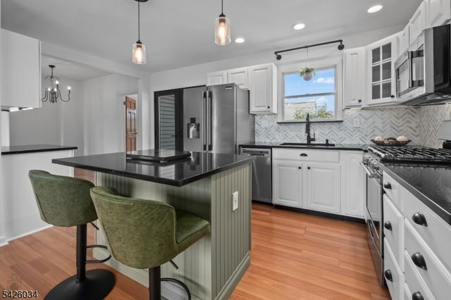 7 Park Sq, Lopatcong Twp., NJ 08865