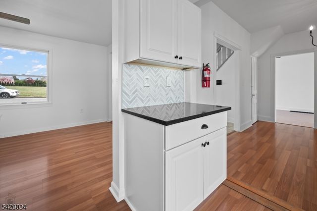 7 Park Sq, Lopatcong Twp., NJ 08865