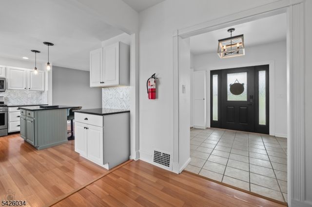 7 Park Sq, Lopatcong Twp., NJ 08865