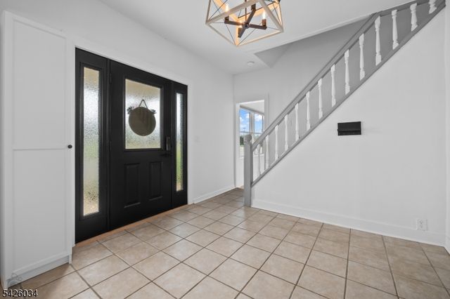 7 Park Sq, Lopatcong Twp., NJ 08865