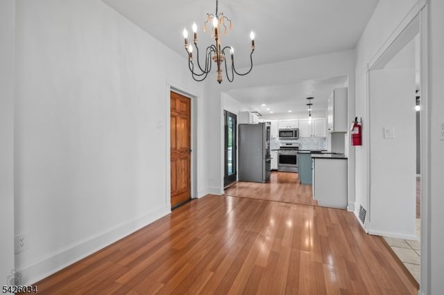 7 Park Sq, Lopatcong Twp., NJ 08865
