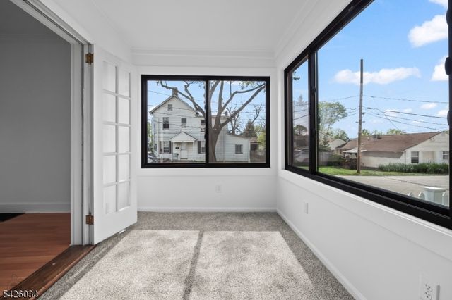 7 Park Sq, Lopatcong Twp., NJ 08865