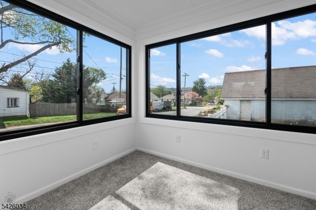7 Park Sq, Lopatcong Twp., NJ 08865