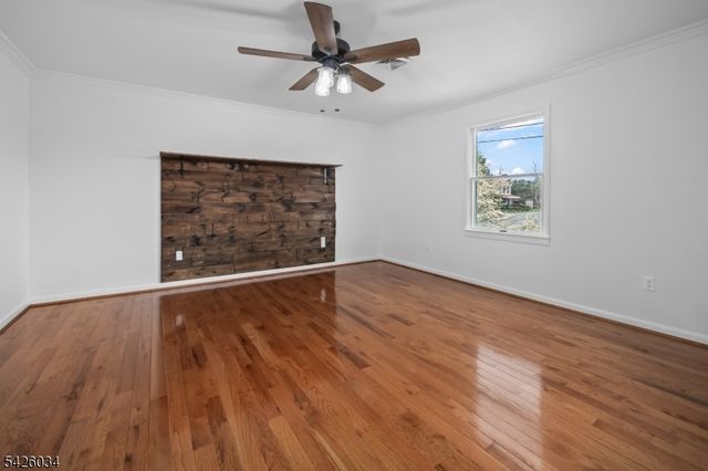 7 Park Sq, Lopatcong Twp., NJ 08865