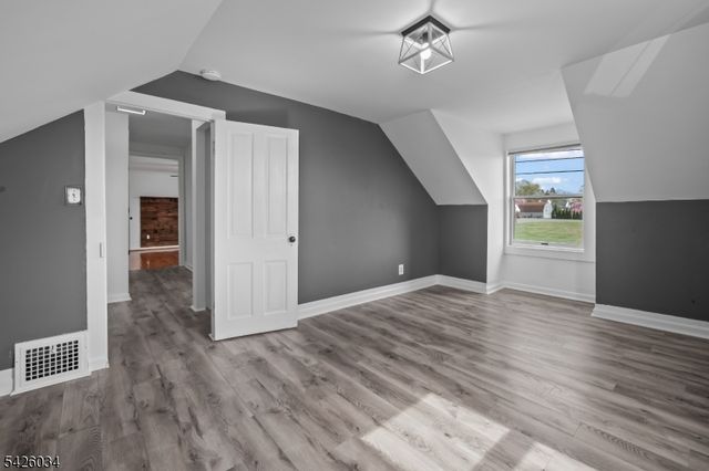 7 Park Sq, Lopatcong Twp., NJ 08865