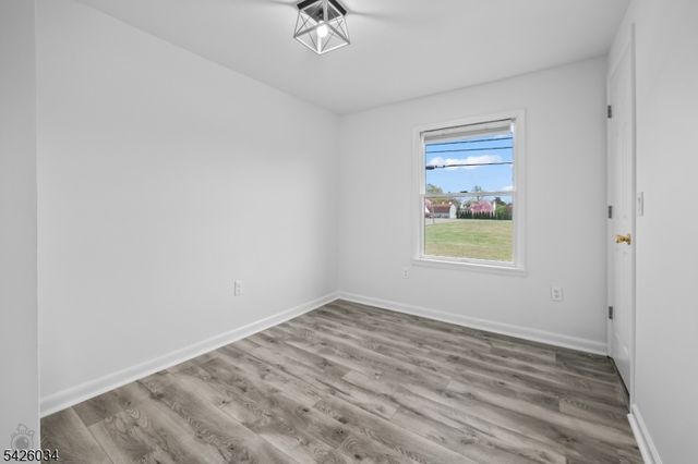 7 Park Sq, Lopatcong Twp., NJ 08865