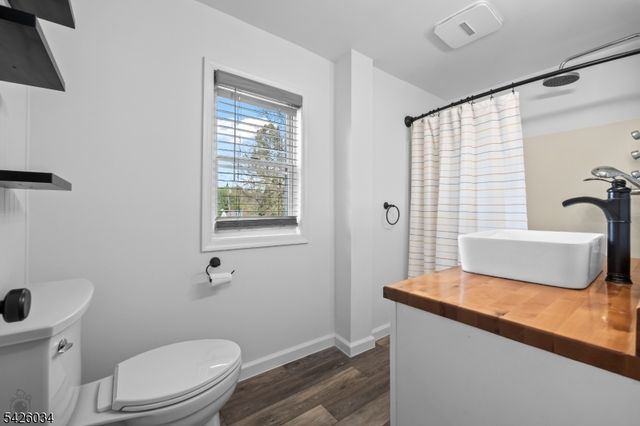 7 Park Sq, Lopatcong Twp., NJ 08865