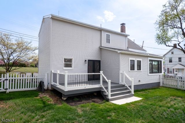 7 Park Sq, Lopatcong Twp., NJ 08865