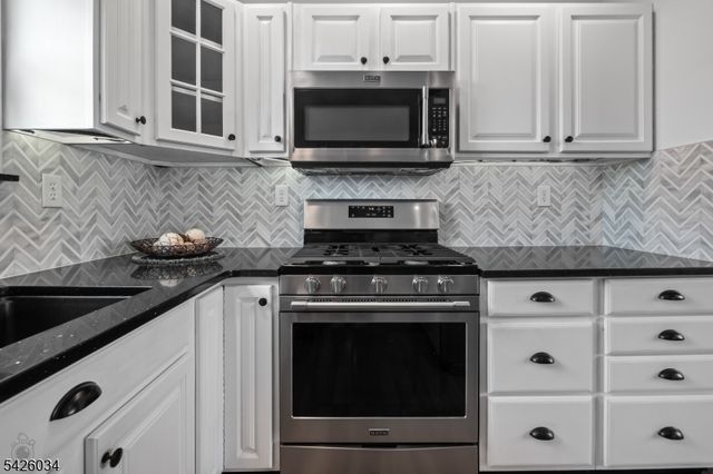 7 Park Sq, Lopatcong Twp., NJ 08865