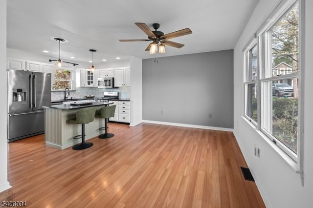 7 Park Sq, Lopatcong Twp., NJ 08865