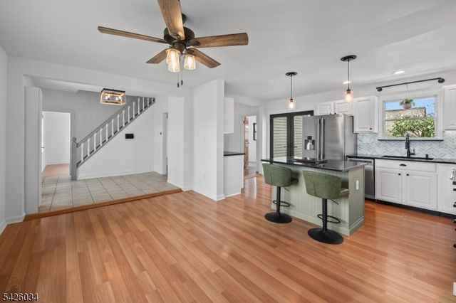 7 Park Sq, Lopatcong Twp., NJ 08865