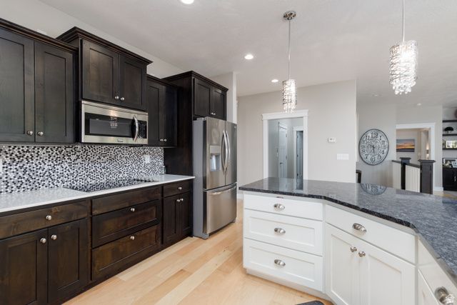 8045 S SUNSHINE CT, South Weber, UT 84405