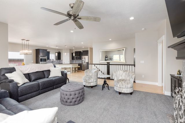 8045 S SUNSHINE CT, South Weber, UT 84405