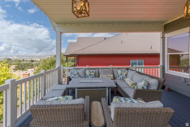 8045 S SUNSHINE CT, South Weber, UT 84405