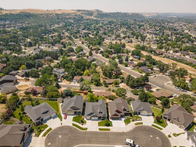 8045 S SUNSHINE CT, South Weber, UT 84405