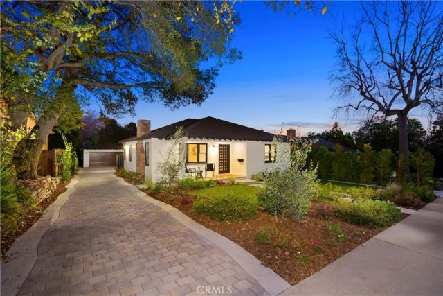 230 N Sunnyside Avenue, Sierra Madre, CA 91024