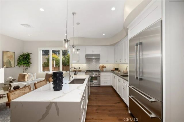 230 N Sunnyside Avenue, Sierra Madre, CA 91024