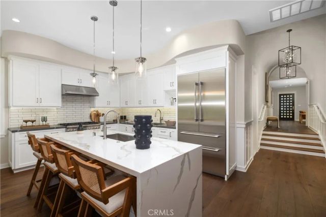 230 N Sunnyside Avenue, Sierra Madre, CA 91024