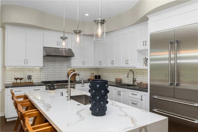 230 N Sunnyside Avenue, Sierra Madre, CA 91024