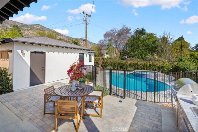 230 N Sunnyside Avenue, Sierra Madre, CA 91024