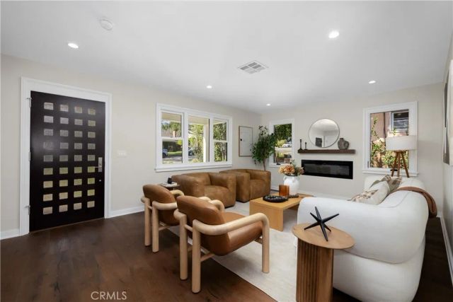 230 N Sunnyside Avenue, Sierra Madre, CA 91024