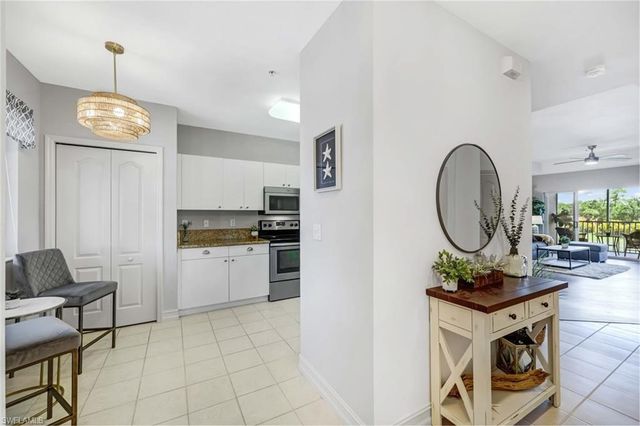 7827 Regal Heron CIR 302, Naples, FL 34104