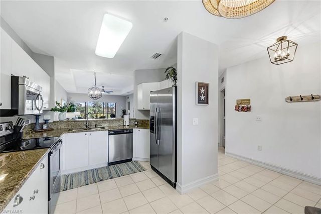 7827 Regal Heron CIR 302, Naples, FL 34104