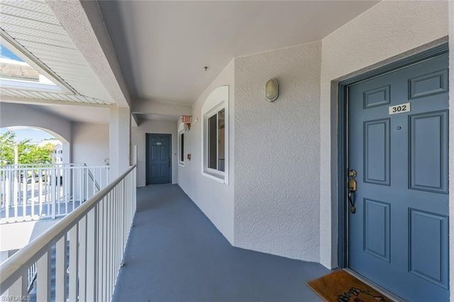 7827 Regal Heron CIR 302, Naples, FL 34104