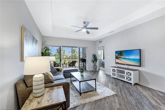 7827 Regal Heron CIR 302, Naples, FL 34104