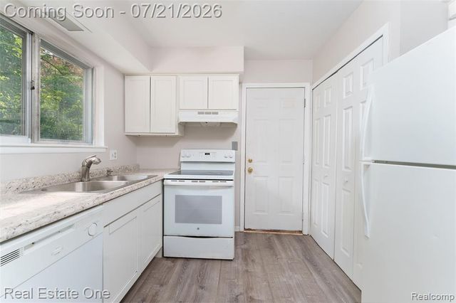 4069 Village Square, Brighton, MI 48114
