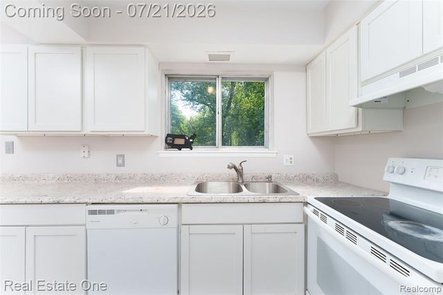 4069 Village Square, Brighton, MI 48114