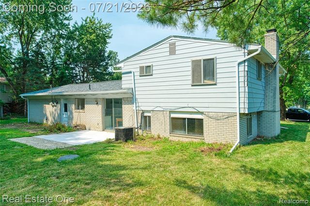 4069 Village Square, Brighton, MI 48114