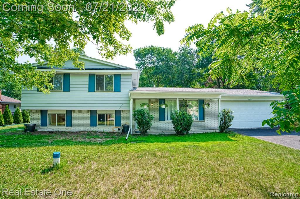4069 Village Square, Brighton, MI 48114