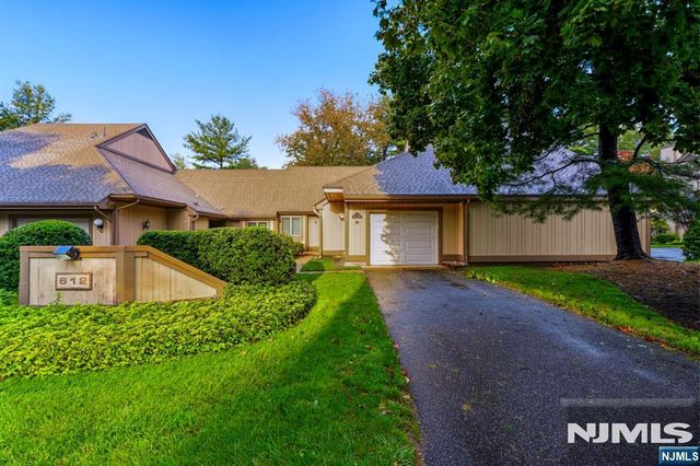 612 Sugarbush Court B, Wyckoff, NJ 07481