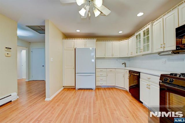612 Sugarbush Court B, Wyckoff, NJ 07481