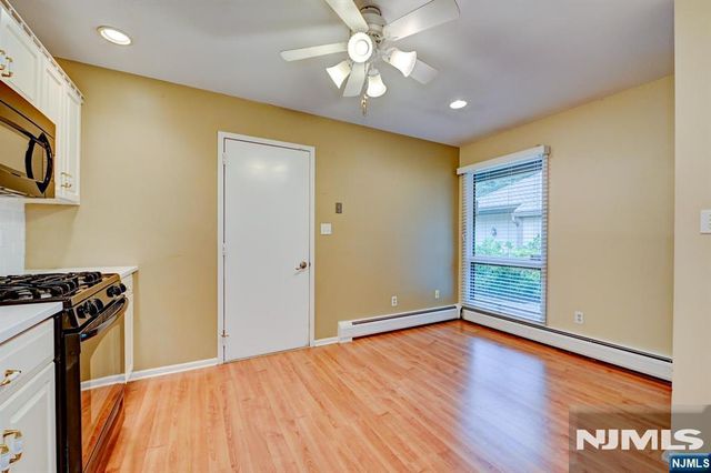 612 Sugarbush Court B, Wyckoff, NJ 07481